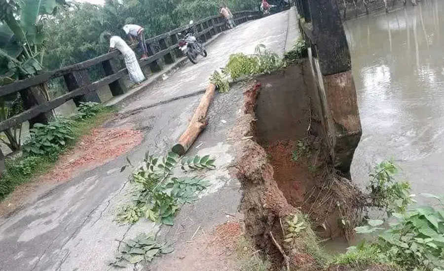 কুড়িগ্রামের সকল সড়ক, ব্রিজ, কালভার্ট মানুষের মরণ ফাঁদে পরিণত