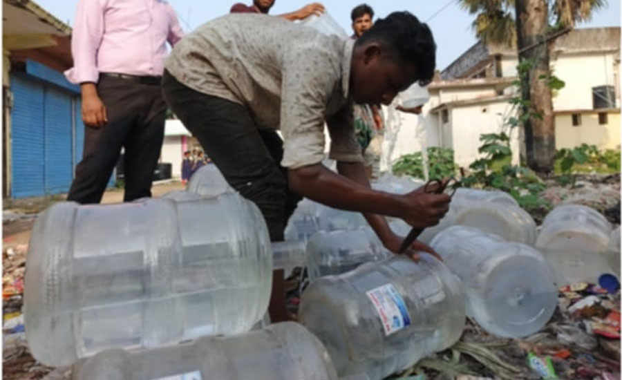 কমলনগরে আড়াই হাজার লিটার শেওলাযুক্ত পানি জব্দ