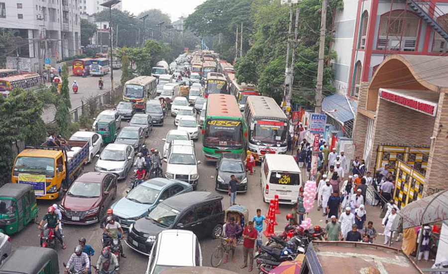 রাজধানীজুড়ে তীব্র যানজট, ভোগান্তিতে নগরবাসী