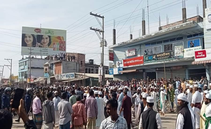 শেরপুরে হত্যাকান্ডের ঘটনায় মুর্শিদপুর দোজা পীরের দরবার শরীফ ভাংচুর, অগ্নিসংযোগ, লুটপাট