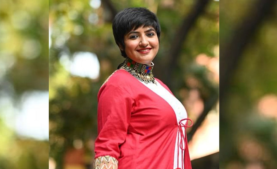 বাংলাদেশ নিয়ে ফেসবুকে পোস্ট দিয়ে ডিলিট করতে বাধ্য হলেন কলকাতার গায়িকা