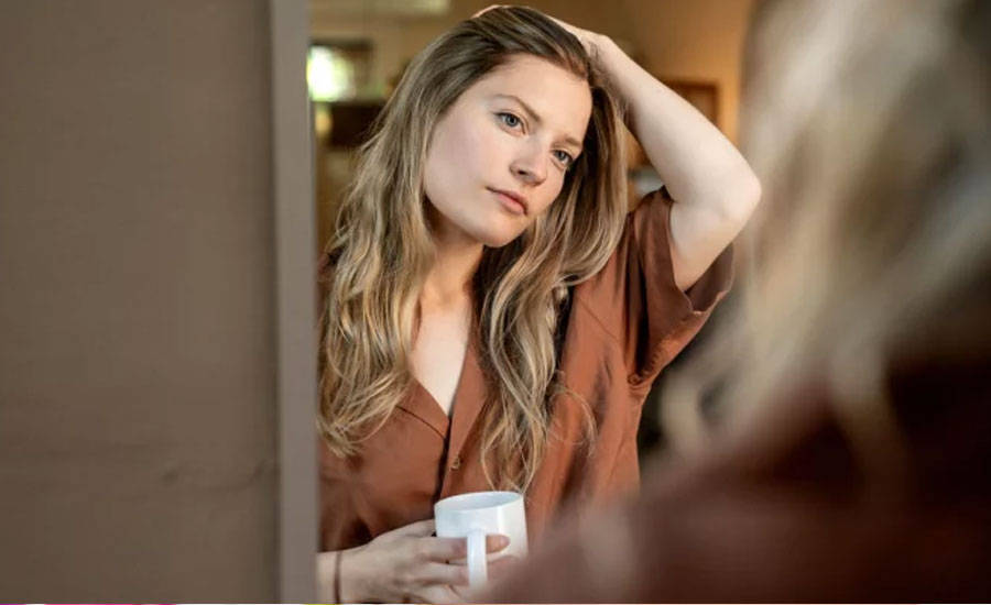 নিজের ছবি নিজের কাছেই কেন ভালো লাগে না