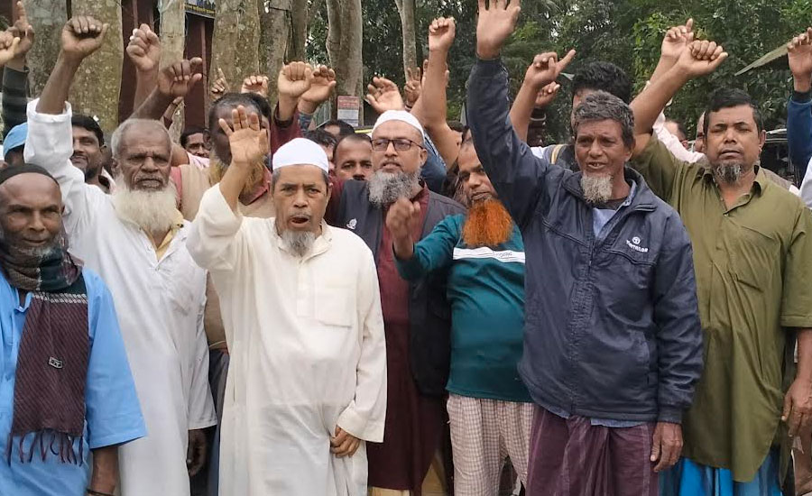 স্বাক্ষীর বিরুদ্ধে আসামী পক্ষের মিথ্যা মামলা, প্রতিবাদে এলাকাবাসীর মানববন্ধন