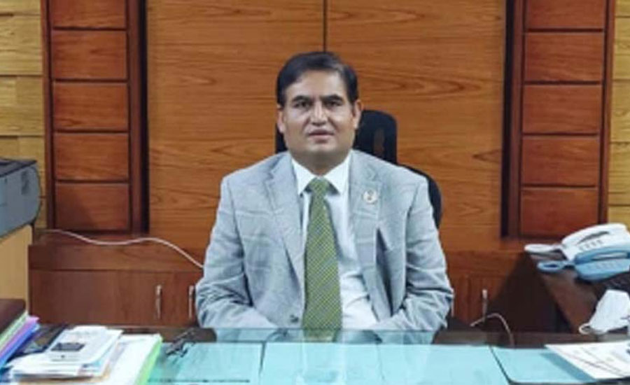 বিমানবন্দরে গ্রেফতার বাধ্যতামূলক অবসরপ্রাপ্ত সচিব ইসমাইল