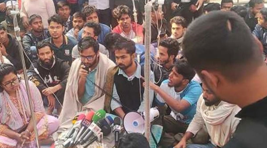 সচিবালয় ঘেরাওয়ের আল্টিমেটাম জবি শিক্ষার্থীদের 