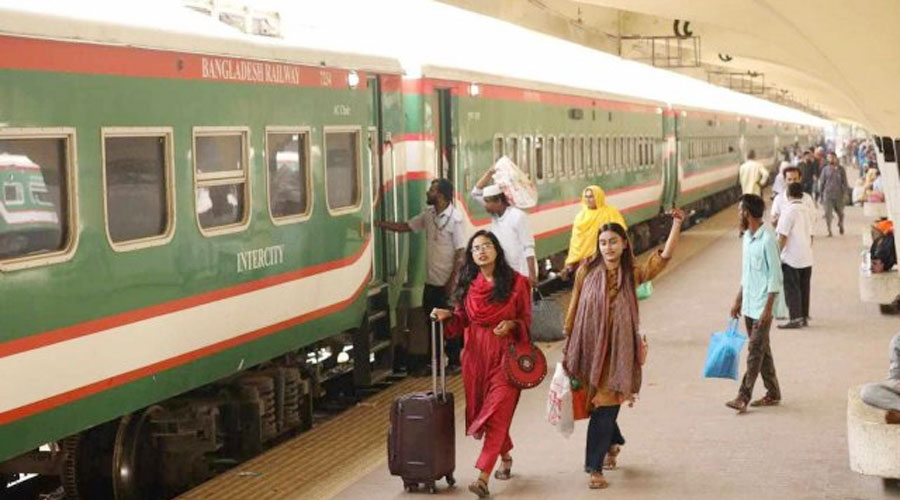 মধ্যরাত থেকে সারাদেশে বন্ধ হতে পারে ট্রেন চলাচল
