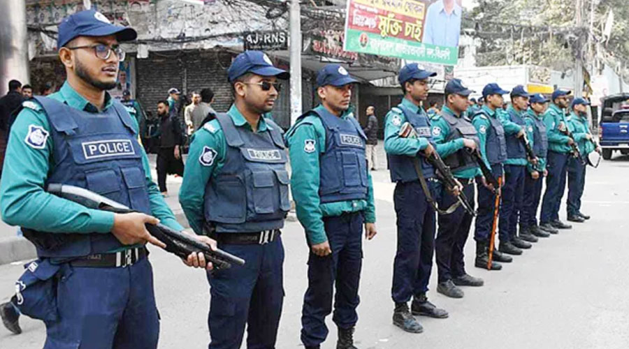 নীলক্ষেতে অতিরিক্ত পুলিশ মোতায়েন