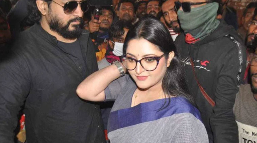 আত্মসমর্পণ করে জামিন পেলেন পরীমণি