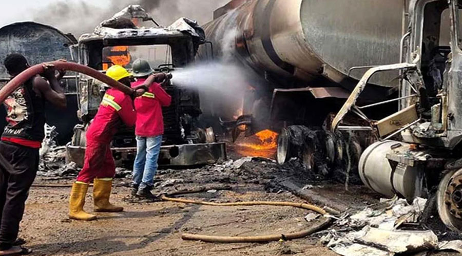 নাইজেরিয়ার জ্বালানি ট্যাংকার বিস্ফোরণে নিহত ১৮