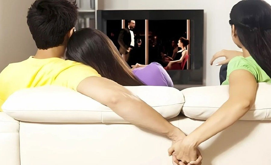 স্ত্রী পরকীয়া করে সন্তান জন্ম দিলে দায়িত্ব নিতে হবে স্বামীকেই