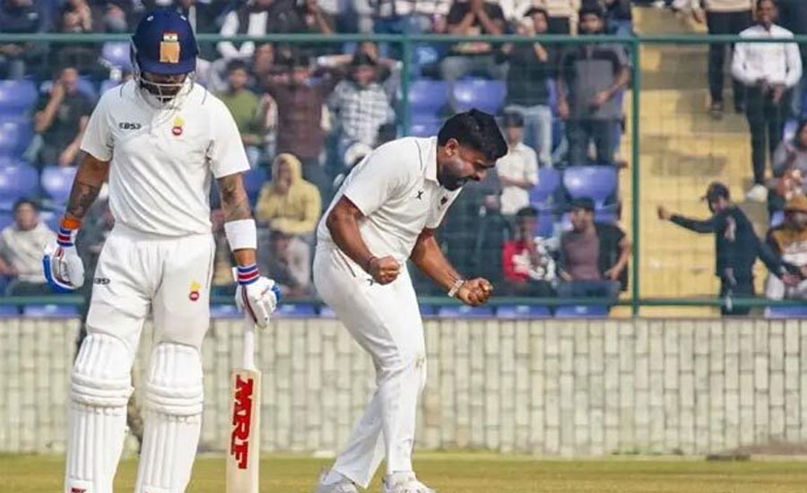 পেসারকে কোহলির উইকেট নেওয়ার কৌশল শিখিয়ে দেন বাসচালক!