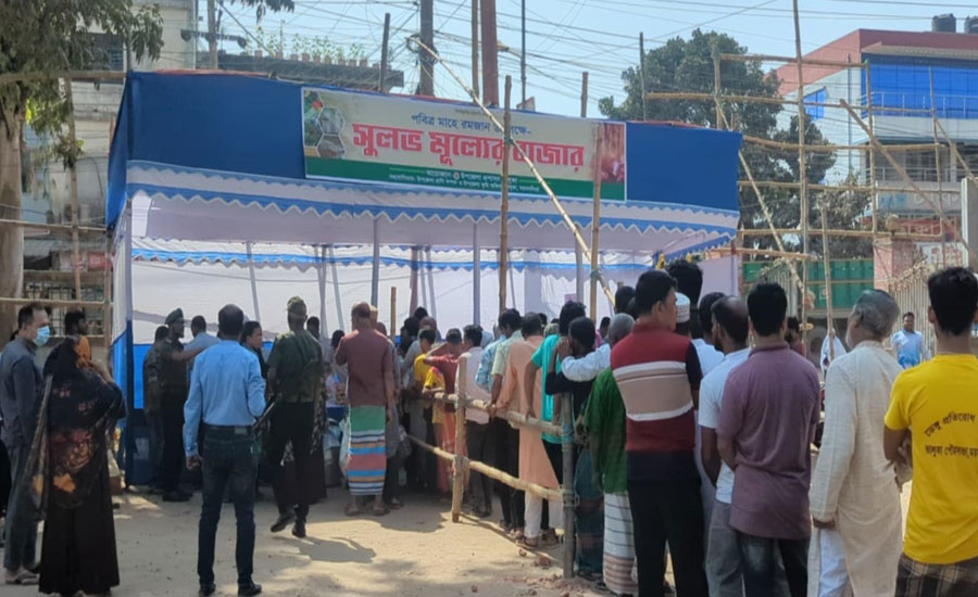 ভালুকায় উপজেলা প্রশাসনের সুলভ মূল্যের বাজার, স্বস্তিতে সাধারণ মানুষ