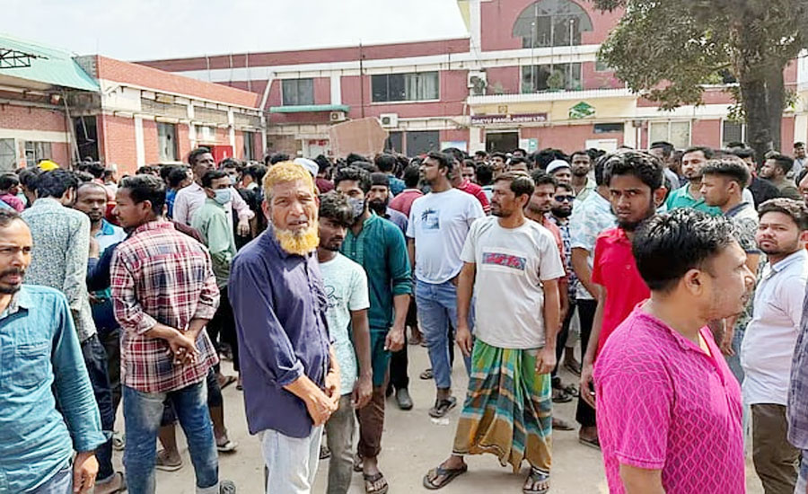 কালিয়াকৈরে বিক্ষোভরত শ্রমিকদের উপর যুবদল নেতার নেতৃত্বে হামলা, কারখানা ভাঙচুর, আহত-১০ 