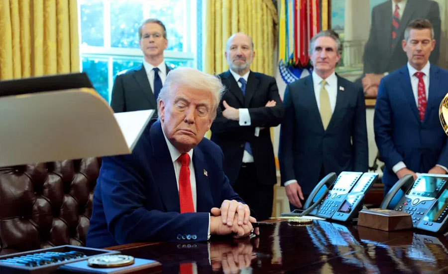 ট্রাম্প কেন পিছু হটলেন? 