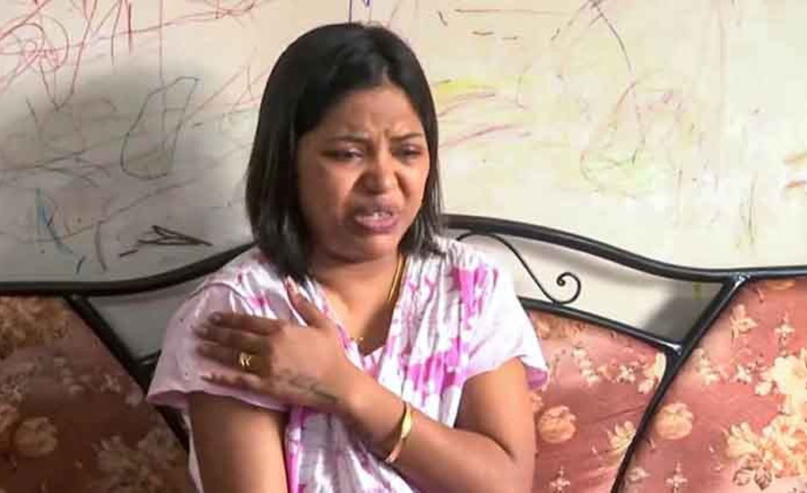 কাশ্মীরে নিহত বিতানের স্ত্রীকে ‘বাংলাদেশি’ আখ্যা দিয়ে অধিকার বঞ্চিতের চেষ্টা কাশ্মীরে নিহত বিতানের স্ত্রীকে ‘বাংলাদেশি’ আখ্যা দিয়ে অধিকার বঞ্চিতের চেষ্টা