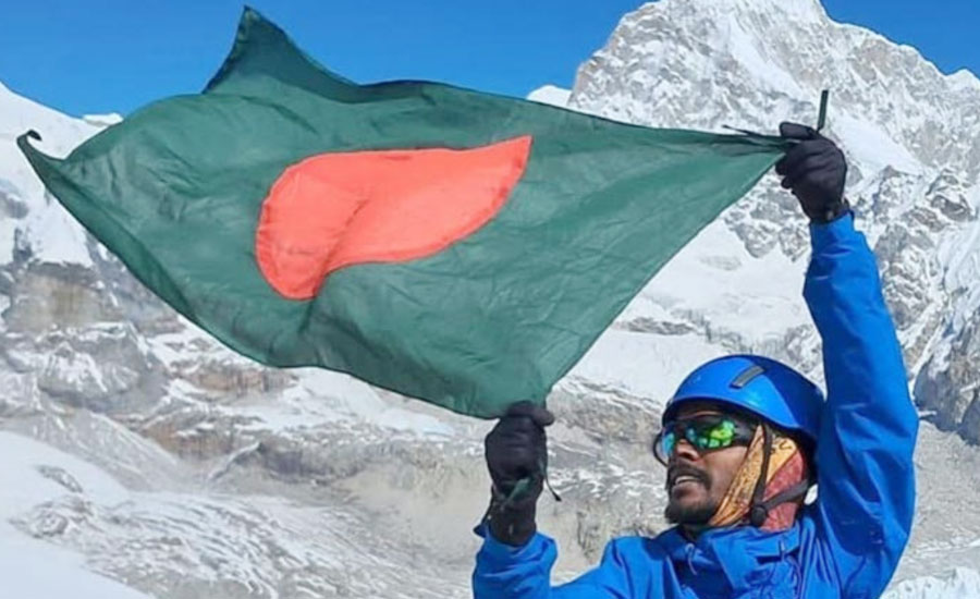 বিশ্বরেকর্ড গড়ে এভারেস্টচূড়ায় উঠলেন শাকিল