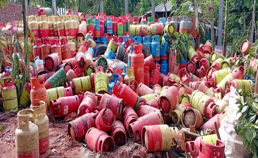 না‌জিরপু‌রে চলছে অবৈধ গ্যাস কারখানা 