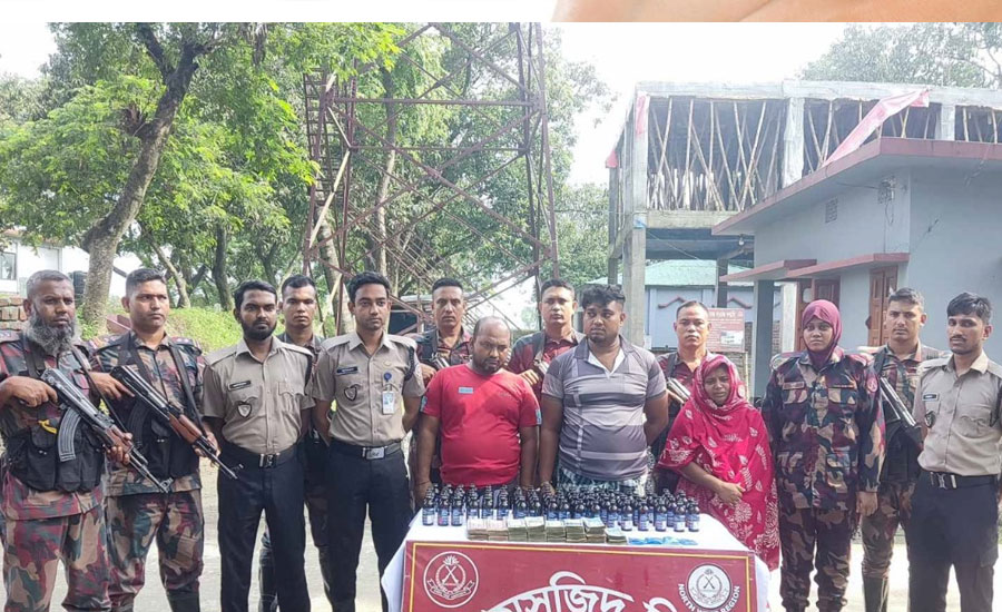 চাঁপাইনবাবগঞ্জ সীমান্তে সাড়ে ১১ লক্ষ টাকা ও মাদকসহ আটক ৩