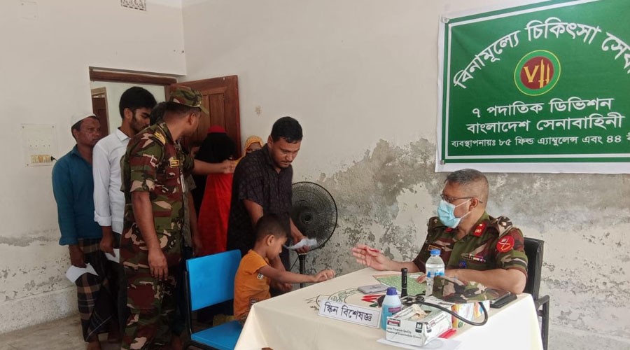 গলাচিপায় দিনব্যাপী সেনাবাহিনীর বিনামূল্যে দিনব্যাপী চিকিৎসা সেবা প্রদান 