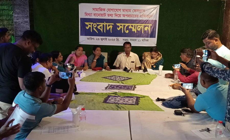 সামাজিক যোগাযোগ মাধ্যমে অপপ্রচারের প্রতিবাদে ঠাকুরগাঁওয়ে সংবাদ সম্মেলন