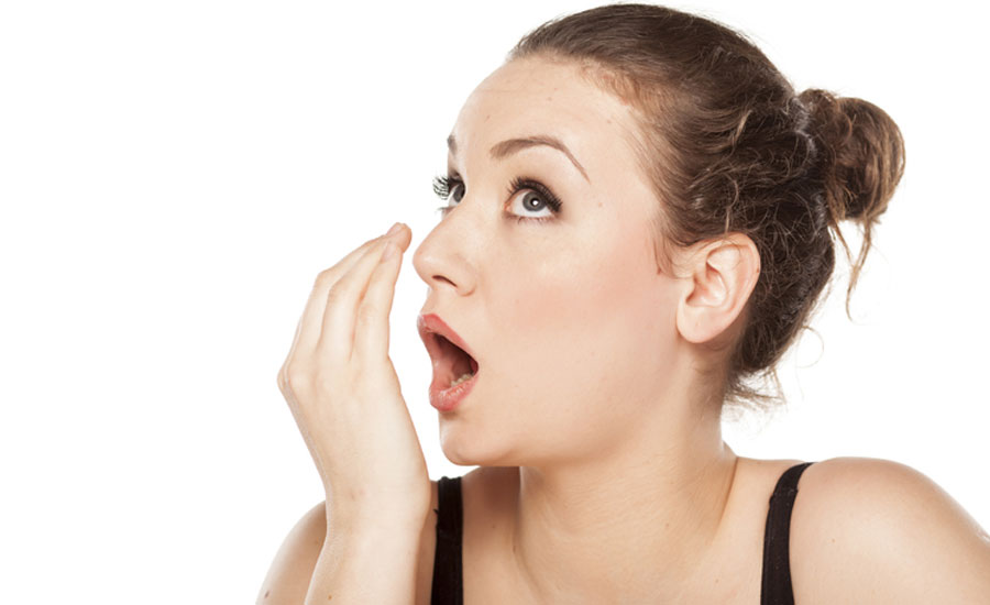 মুখে বিব্রতকর গন্ধ? জেনে নিন দূর করার কিছু উপায়