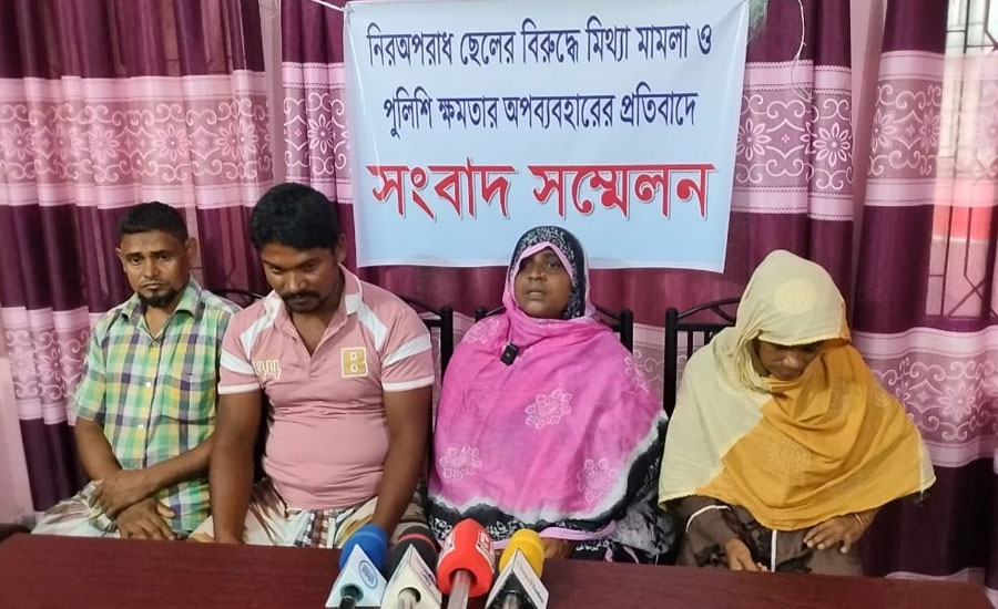 জুলাই যোদ্ধার বিরুদ্ধে মিথ্যা মামলা ও পুলিশি ক্ষমতার অপব্যবহারের প্রতিবাদে অসহায় মায়ের সংবাদ সম্মেলন