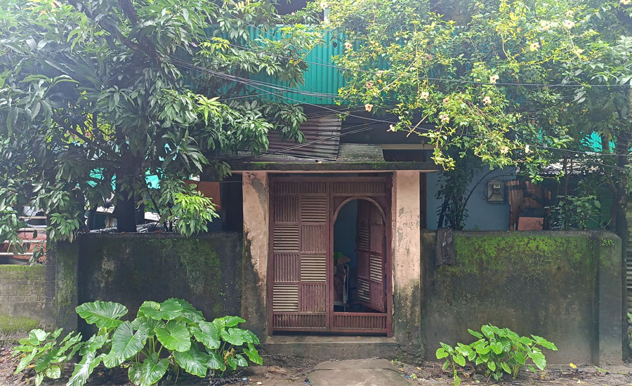 গলাচিপায় ব্যবসায়ীর বসতঘরে ডাকাতি সাড়ে ৪ ভরি স্বর্ন লুট