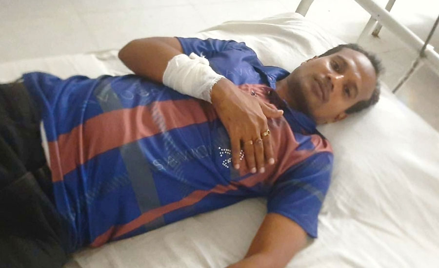 উজিরপুরে স্বেচ্ছাসেবক দলের নেতাকে কুপিয়ে যখম করছে আ'লীগ নেতা,এলাকায় তোলপাড়!