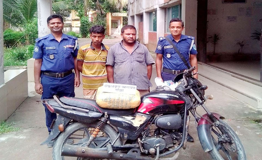 কুড়িগ্রামের ফুলবাড়ীতে ৫ কেজি গাঁজা ও ১টি মোটরসাইকেল জব্দসহ ২ মাদককারবারি গ্রেফতার