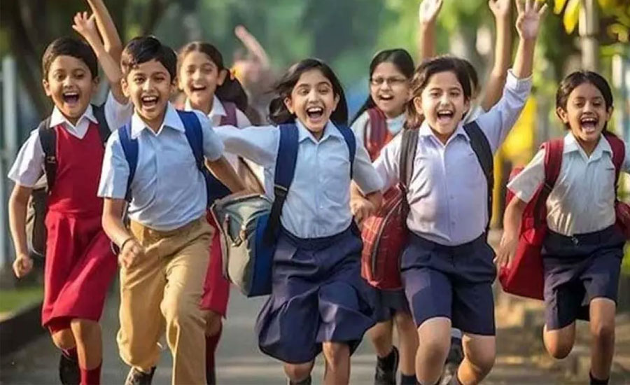 টানা ১২ দিনের ছুটি শেষে খুলেছে নিম্নমাধ্যমিক ও মাধ্যমিক শিক্ষাপ্রতিষ্ঠান