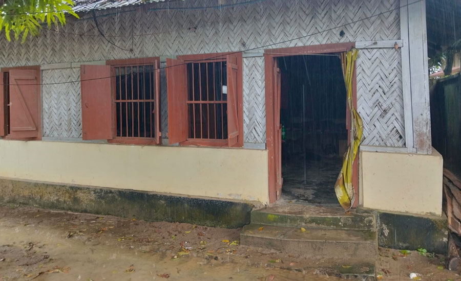 জরাজীর্ণ ভবনে ৭ যুগ পার, উন্নয়নের ছোঁয়া লাগেনি গর্জনিয়া পুলিশ ফাঁড়িতে