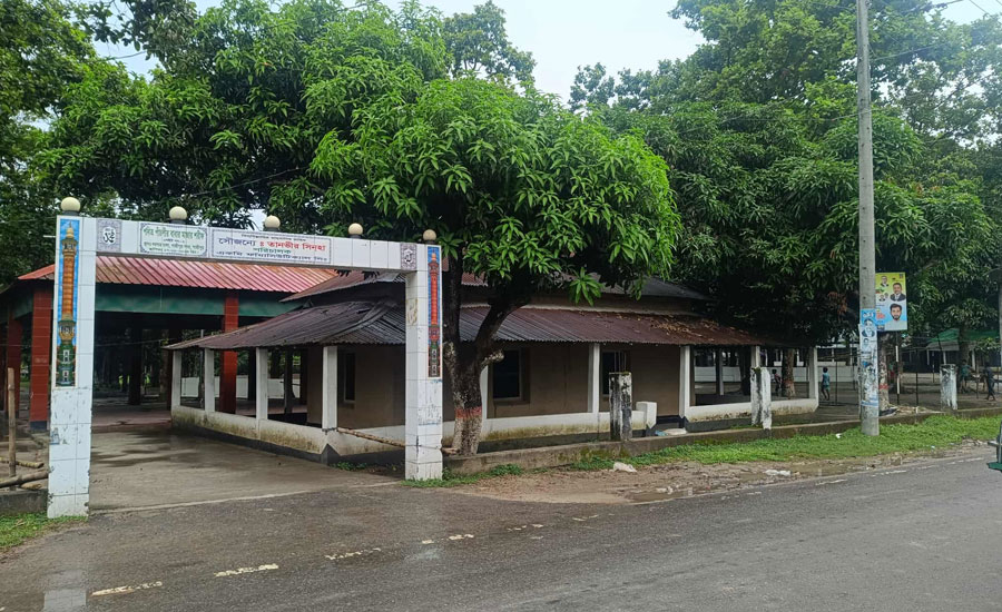 গাজীপুরে মাজারে মেলার নামে চলছে মাদক অশ্লীলতা  