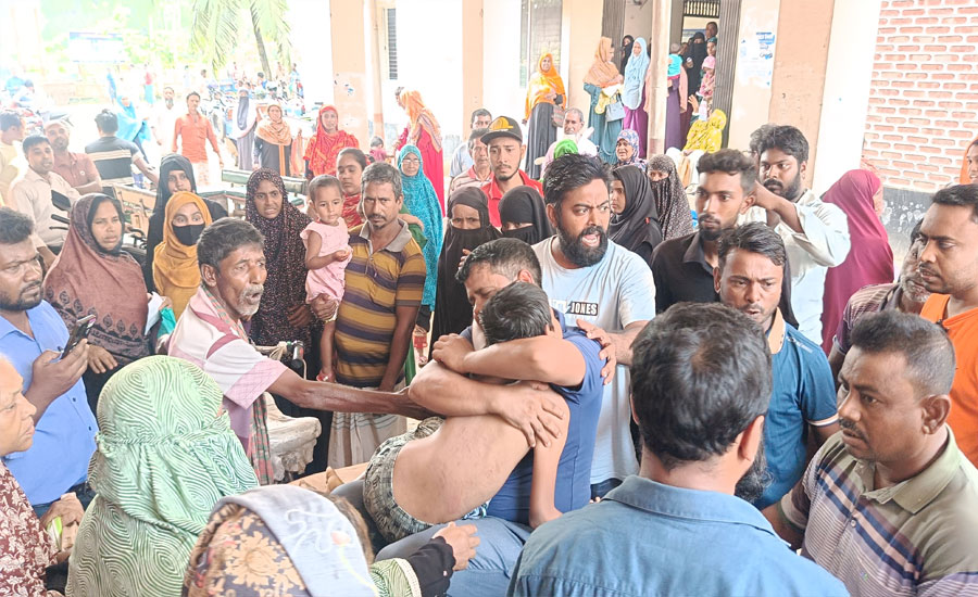 তাড়াশে ভটভটির ধাক্কায় অটোরিকশা চালক ও শিশুর মৃত্যু