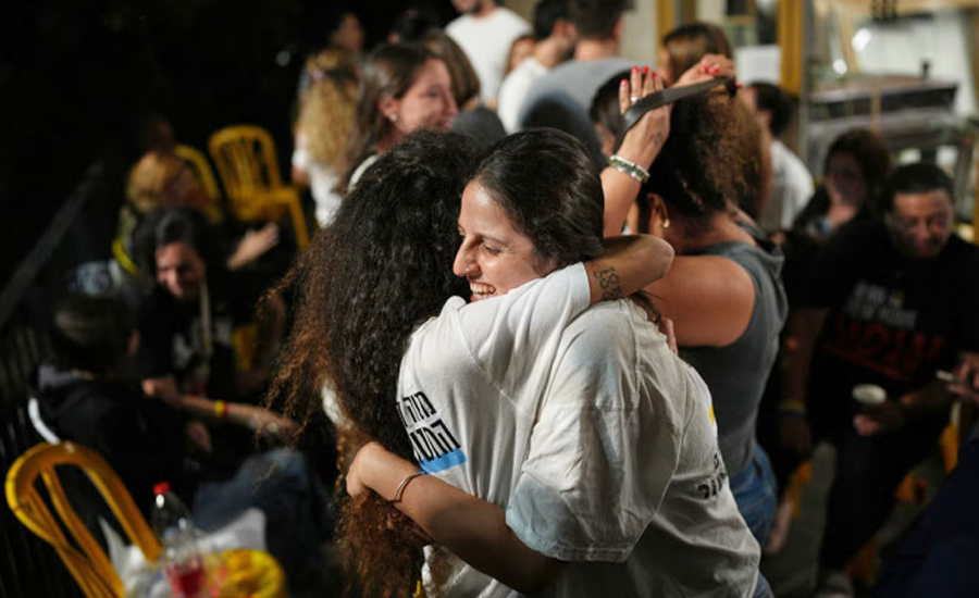 দুই বছরের হত্যাযজ্ঞের পর নেচে, গেয়ে, হাততালি দিয়ে যুদ্ধবিরতি চুক্তি উদযাপন গাজাবাসীর