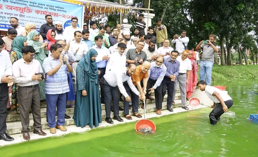 মৎস্য অধিদপ্তরের উদ্যোগে বাকৃবিতে পোনামাছ অবমুক্তি কার্যক্রম-২০২৫ উদ্বোধন
