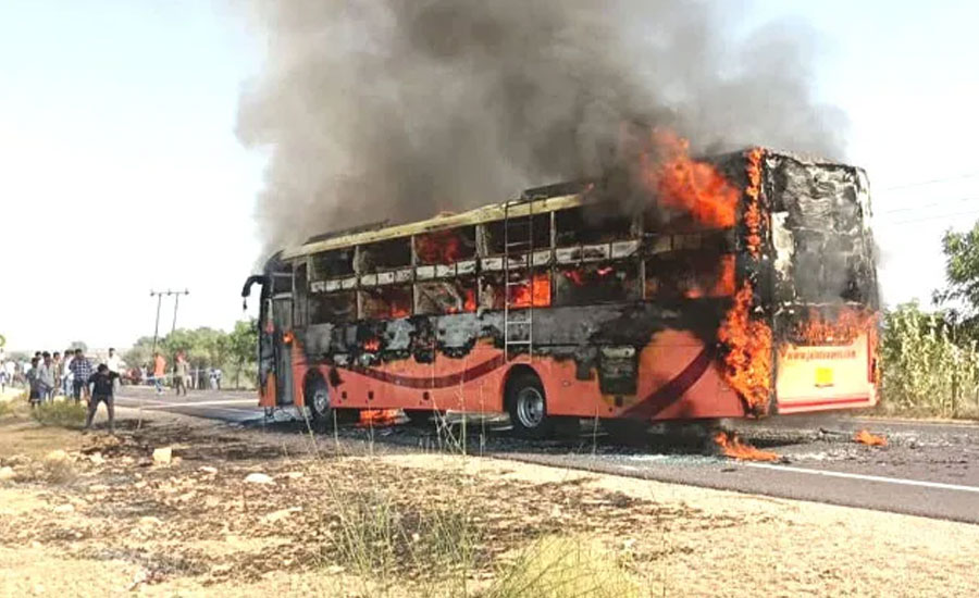 ভারতে চলন্ত বাসে আগুন, পুড়ে মারা গেলেন ১৯ যাত্রী
