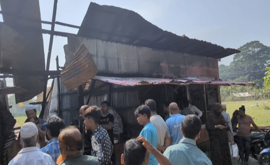 পিরোজপুরে ৫টি দোকান আগুনে পুড়ে ছাই