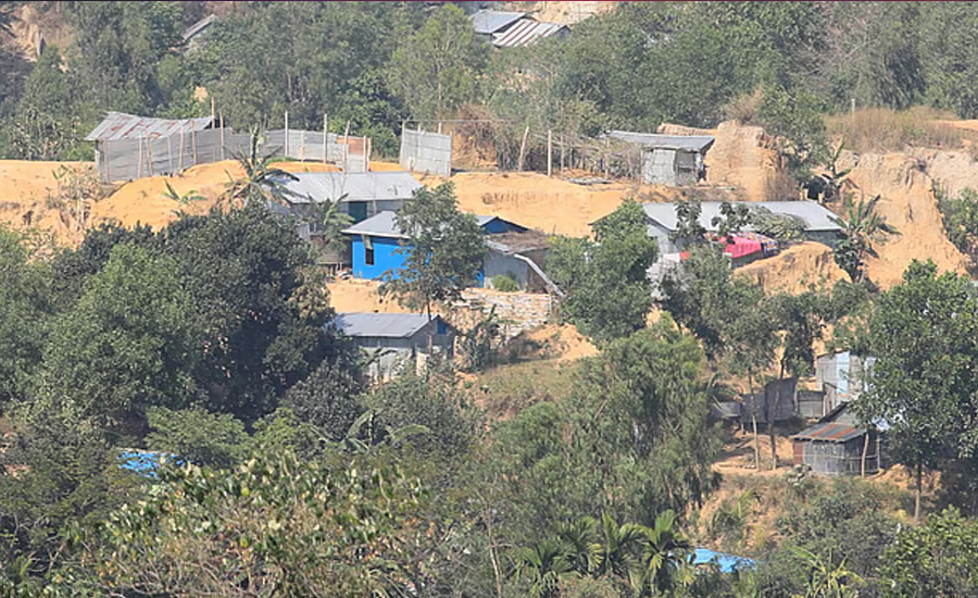 চট্টগ্রামের যে এলাকা পাহারা দেয় সশস্ত্র সন্ত্রাসীরা, পুলিশ-প্রশাসন ঢুকলেই হামলা