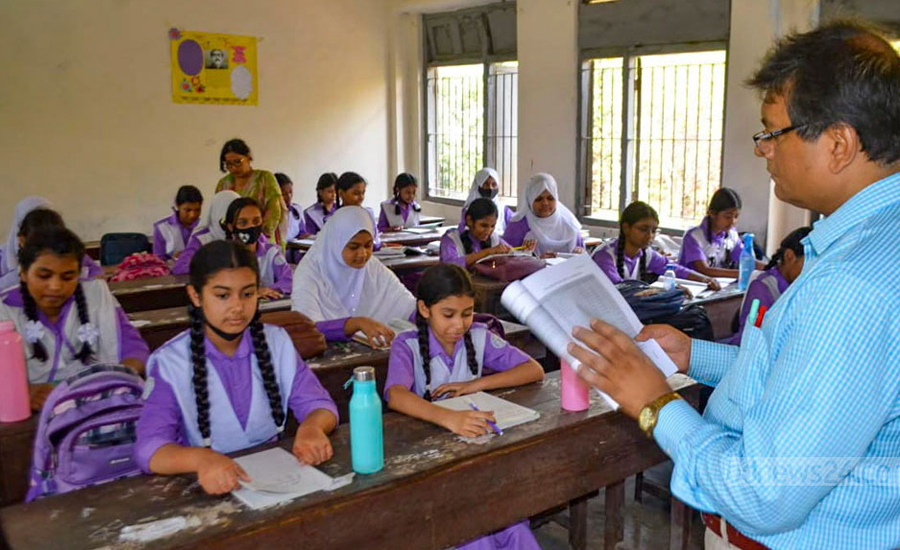 শনিবারও স্কুল-কলেজে ক্লাস নেওয়ার সিদ্ধান্ত শনিবারও স্কুল-কলেজে ক্লাস নেওয়ার সিদ্ধান্ত