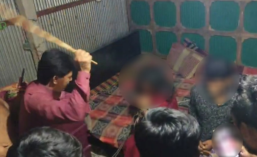 অনৈতিক সম্পর্কের অভিযোগে নারীকে পেটালেন ইউপি সদস্য, ভিডিও ভাইরাল