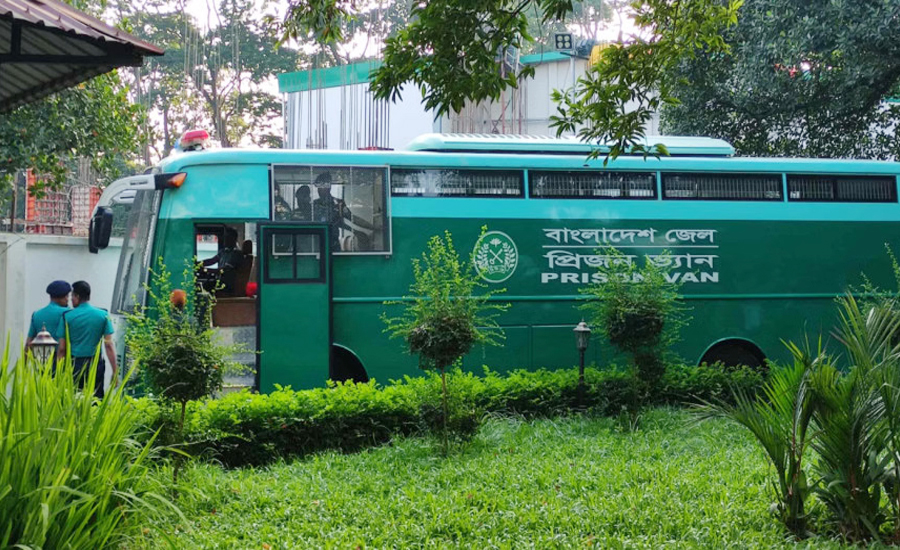সেনা কর্মকর্তাদের বহন করা সেই প্রিজন ভ্যানে কী আছে?