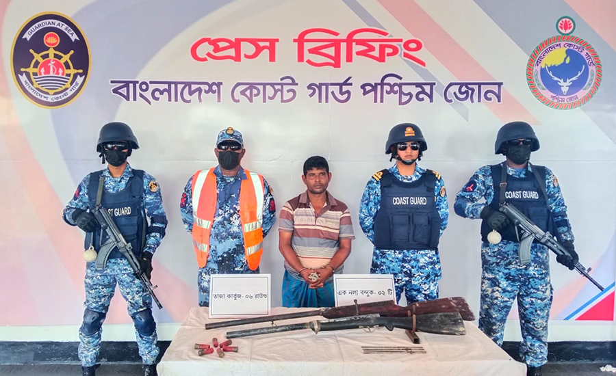 সুন্দরবনে বনদস্যু রাঙা বাহিনীর প্রধান নজরুল অস্ত্রসহ আটক