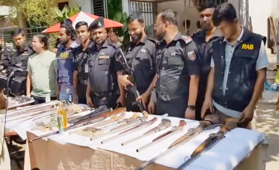 রাউজানে অস্ত্র গোলাবারুদসহ আটক ২