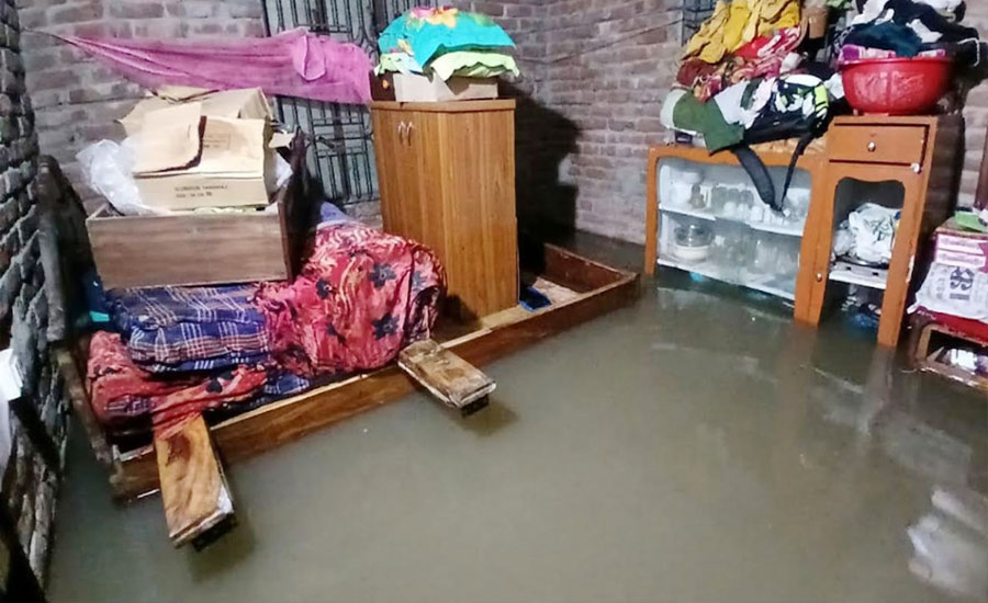 হেমন্তের বৃষ্টিতে চাঁপাইনবাবগঞ্জ আবদ্ধ জলে, ভোগান্তীতে পৌরবাসী