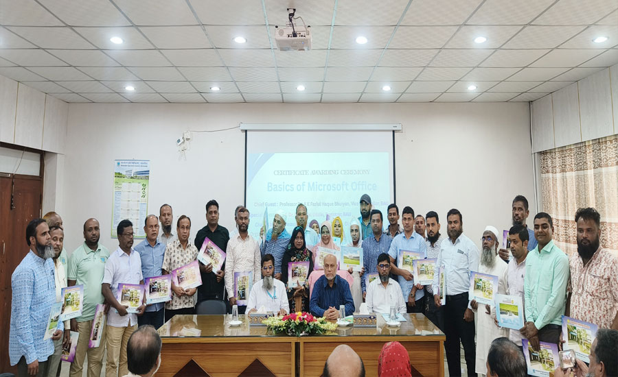 বাকৃবিতে ৩য় শ্রেণীর কর্মচারীদের দুই সপ্তাহব্যাপী কম্পিউটার বিষয়ক প্রশিক্ষণ কর্মশালার সমাপনী