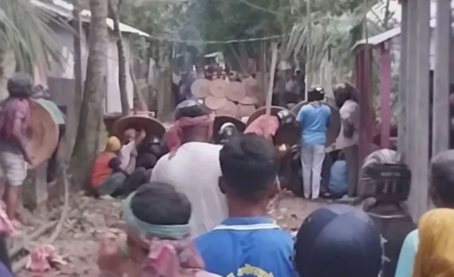 ভাঙ্গায় দুই মাতুব্বরের জমি নিয়ে বিরোধ, সংঘর্ষে আহত অর্ধশতাধিক