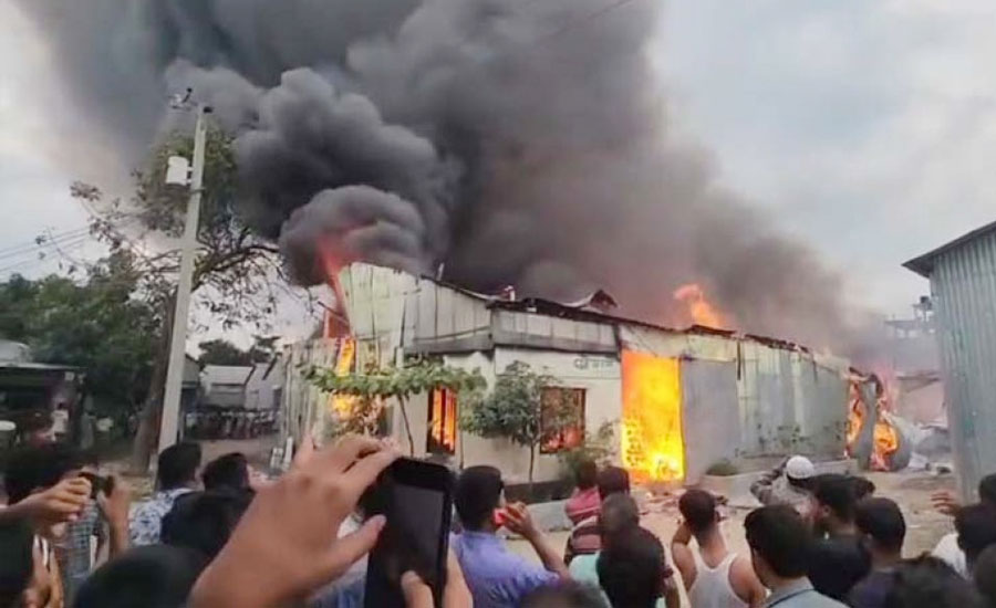 গাজীপুরে ঝুট গুদামে আগুন, নিয়ন্ত্রণে কাজ করছে ৪ ইউনিট