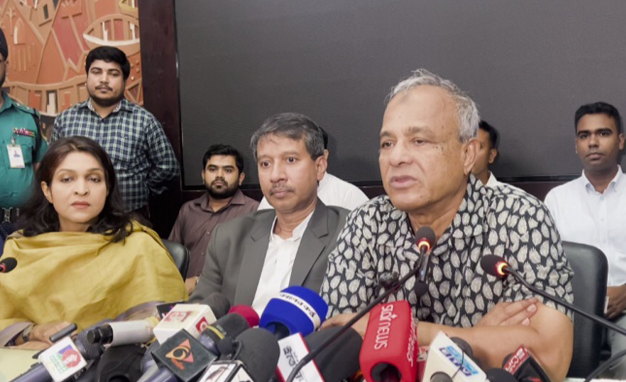 নির্বাচন নিয়ে হুমকি নেই, সাংবাদিকদের জবাবে পার্শ্ববর্তী দেশ থেকে গুজব কমেছে : জাহাঙ্গীর আলম