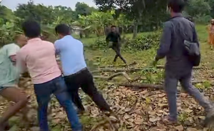 গাজীপুরে সাংবাদিকদের ওপর হামলার ঘটনায় স্বেচ্ছাসেবক দলের দুই নেতা স্থায়ী বহিষ্কার