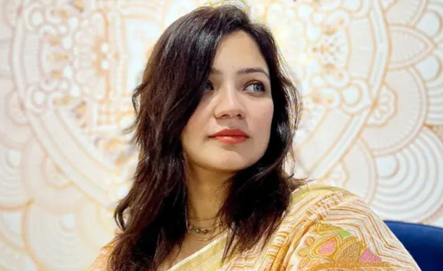 ‘তোমাকে বাংলাদেশের দরকার’, সোসাল মিডিয়ায় ঢাবি শিক্ষিকা মোনামির পোস্ট